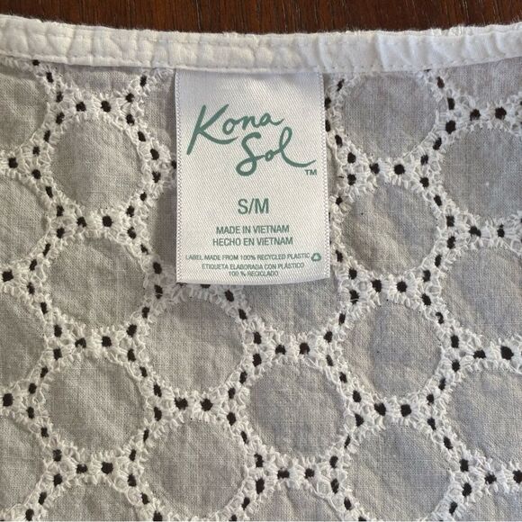 Kona Sol White Eyelet Swim Cover-Up. Size S/M - Picture 3 of 6